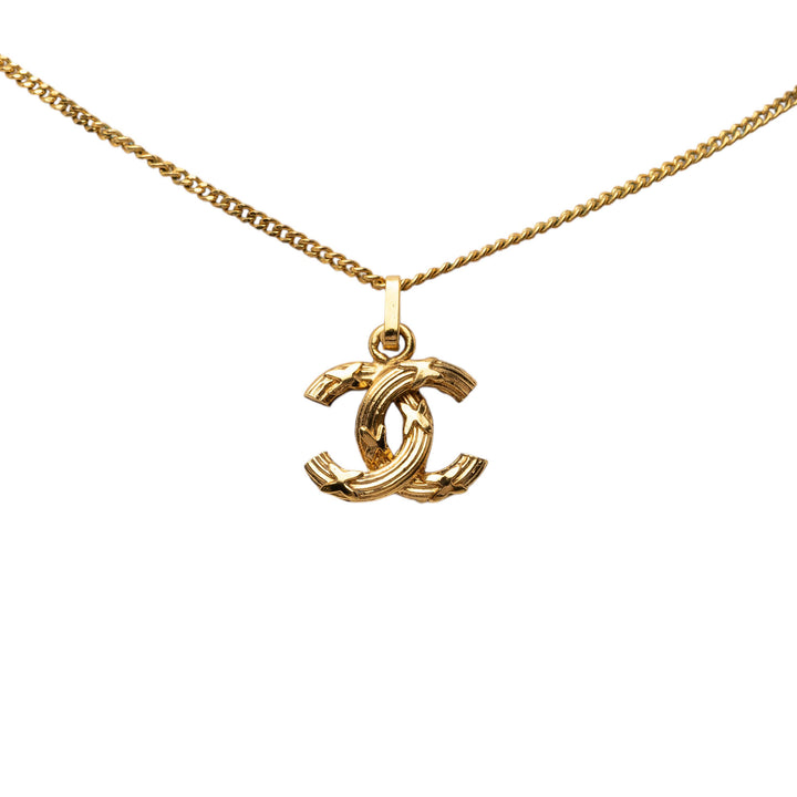 Chanel CC plaqué Texturé Pendant Collier Métal