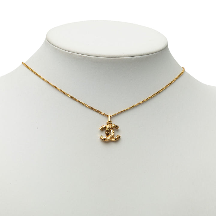 Chanel CC plaqué Texturé Pendant Collier Métal