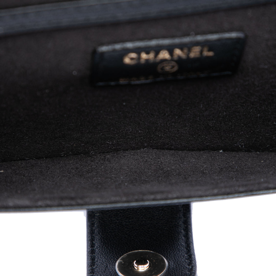Chanel CC Matelassé Cuir d’agneau Sac rond à chaîne Sunglasses Étui