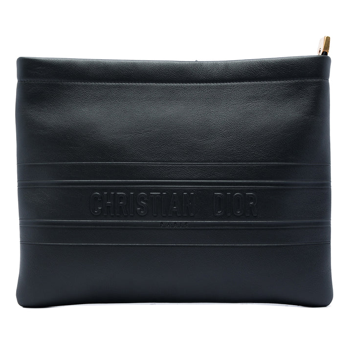 Dior embossé Logo Zippé Pochette Cuir de veau Noir – vue principale – GABY PARIS