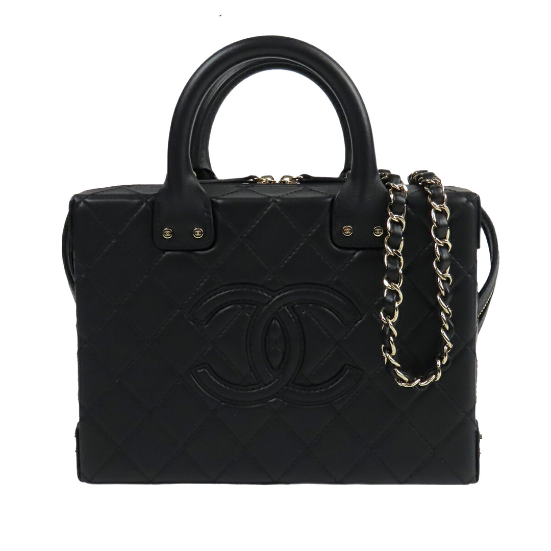 Chanel Medium Matelassé Cuir de veau clouté Square Vanity