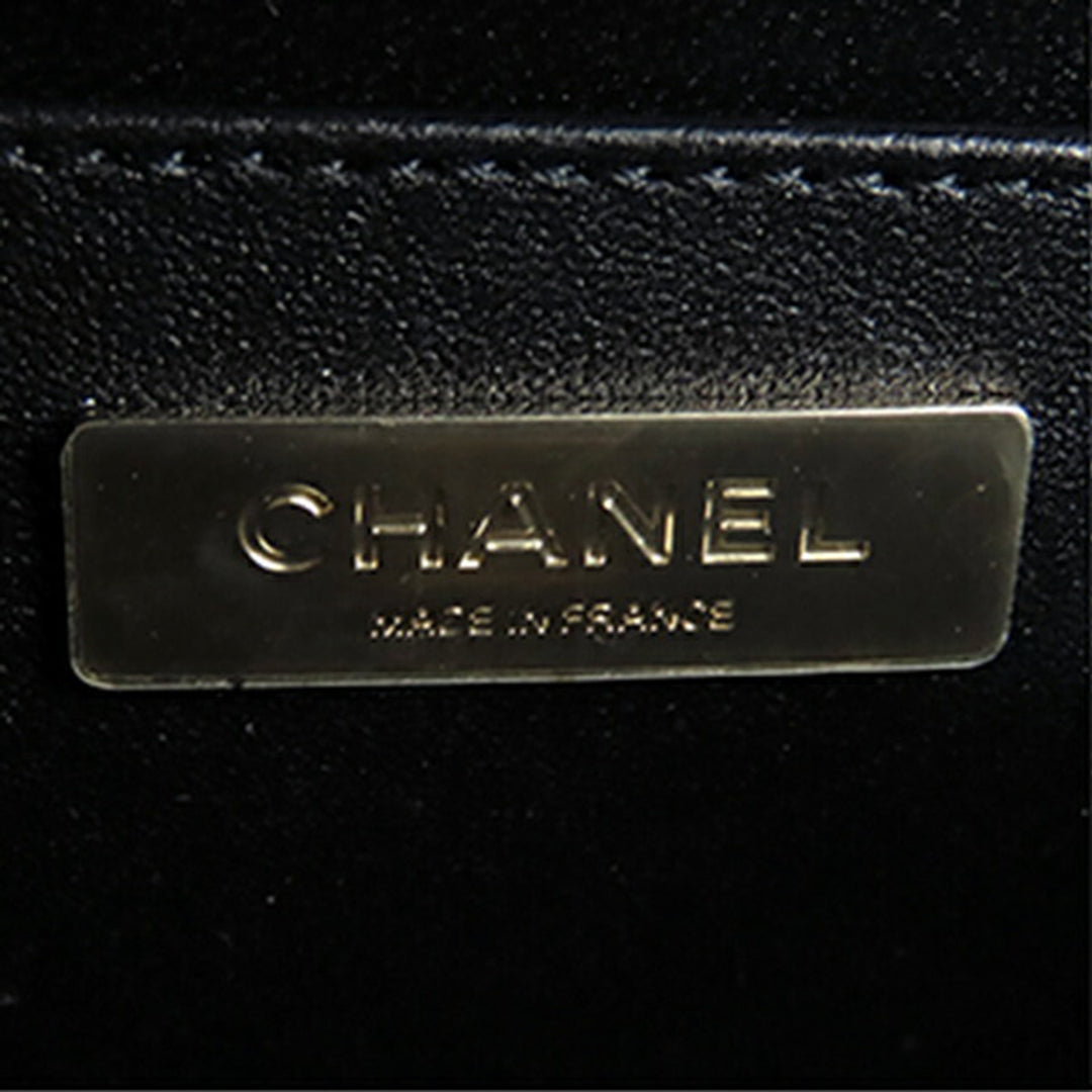 Chanel Medium Matelassé Cuir de veau clouté Square Vanity