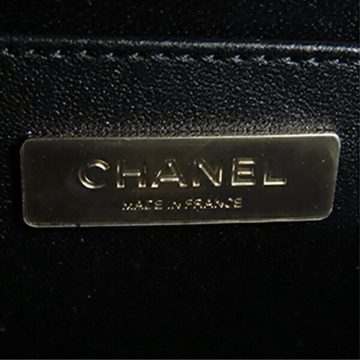 Chanel Medium Matelassé Cuir de veau clouté Square Vanity