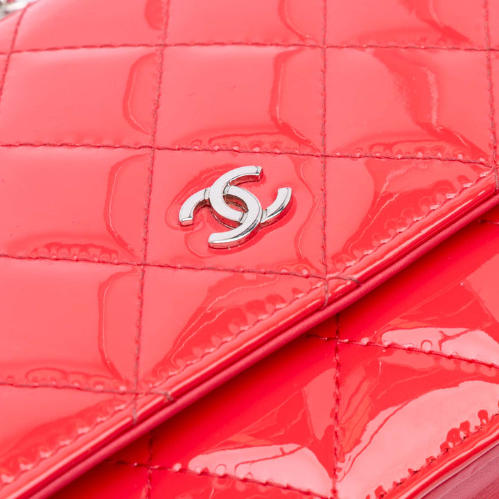 CC Patent Wallet on Chain Red - Gaby Paris
