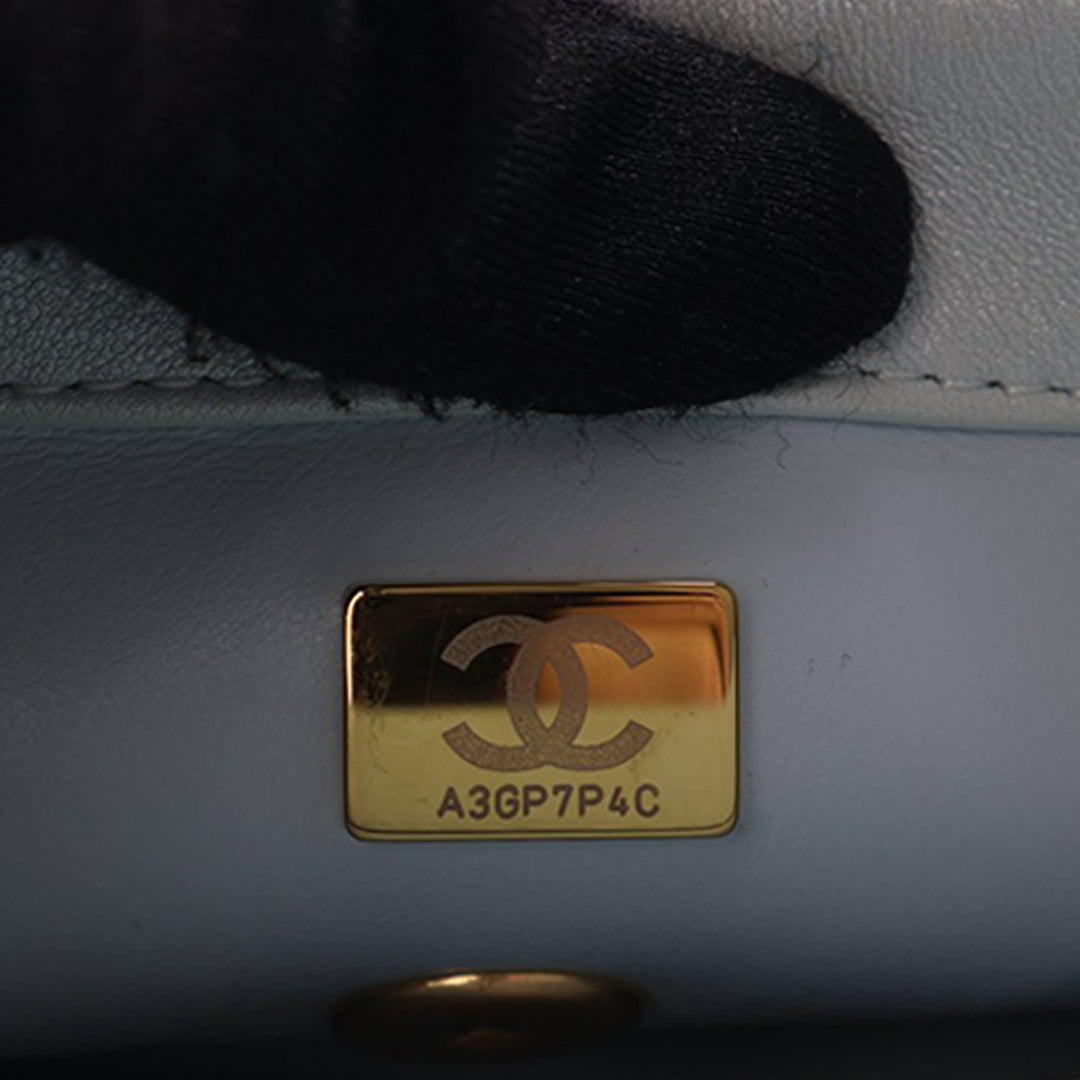 Chanel Mini CC Matelassé Cuir d’agneau Logo Chain à rabat