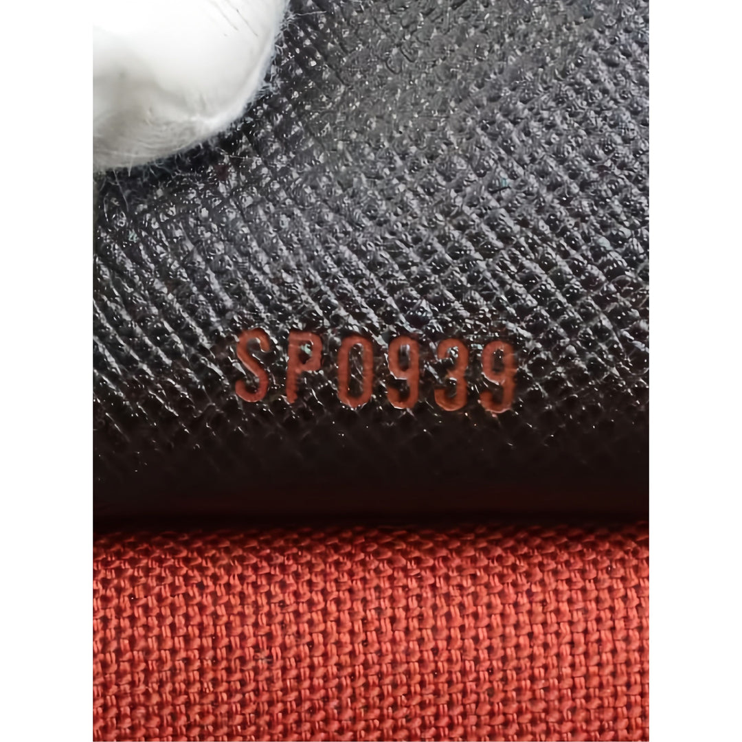 Louis Vuitton Trousse Pochette Damier Ébène Marron – vue 8 – GABY PARIS