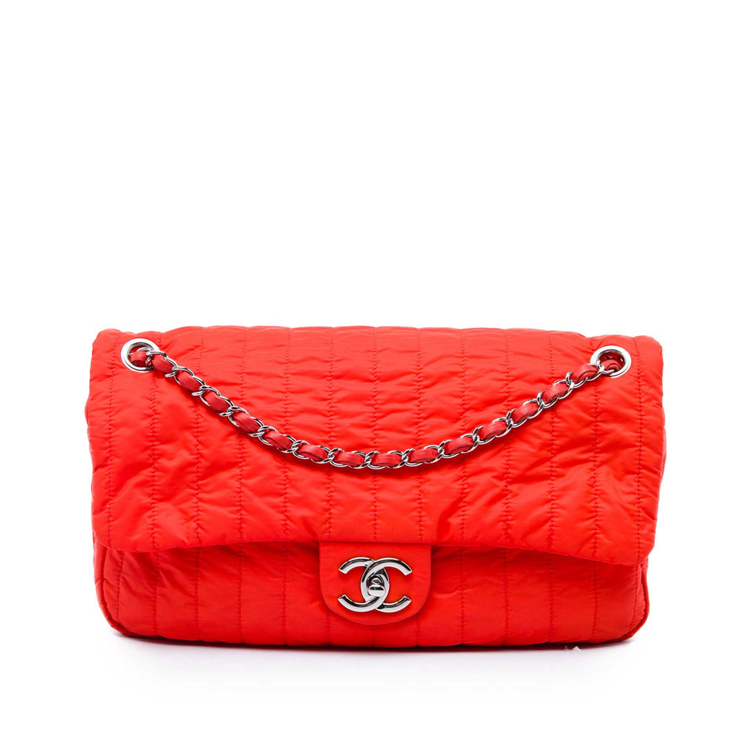 Chanel Matelassé Souple Shell à rabat Jumbo Rouge – vue principale – GABY PARIS
