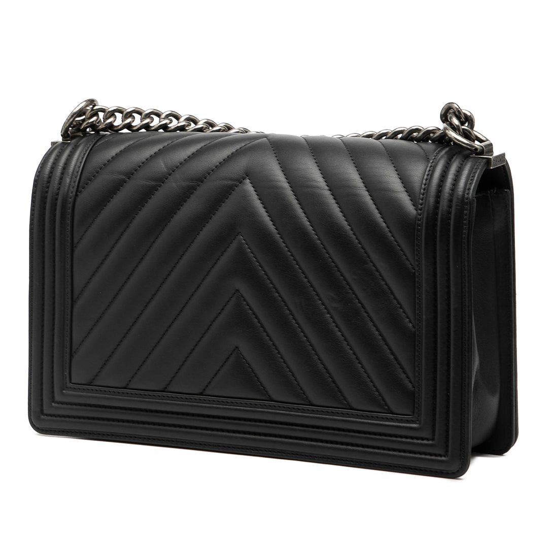 Chanel Medium Chevron Cuir d’agneau Boy à rabat