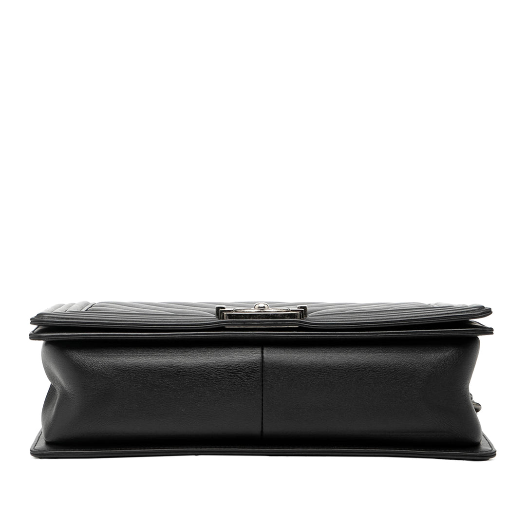 Chanel Medium Chevron Cuir d’agneau Boy à rabat