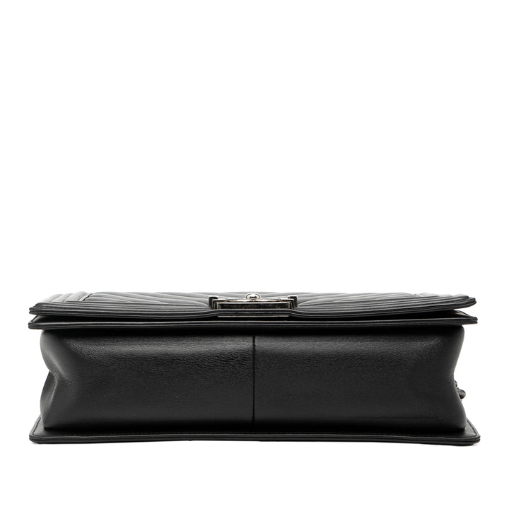 Chanel Medium Chevron Cuir d’agneau Boy à rabat