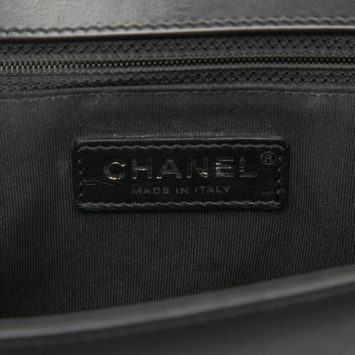 Chanel Medium Chevron Cuir d’agneau Boy à rabat