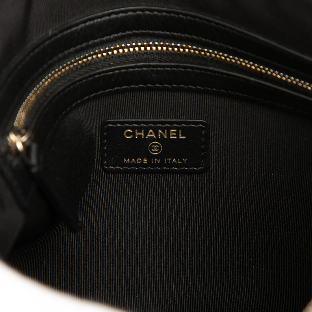 Chanel Medium Caviar Deauville clouté O Étui Pochette