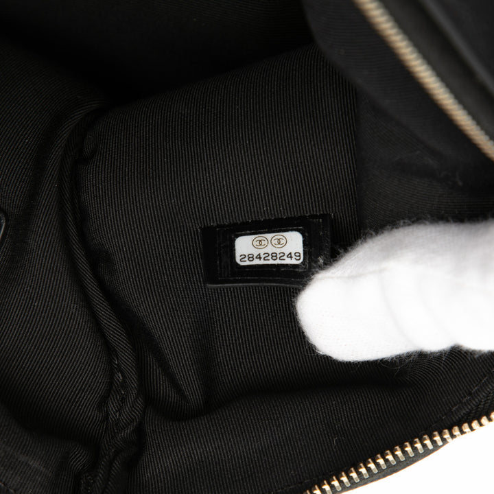 Chanel Medium Caviar Deauville clouté O Étui Pochette