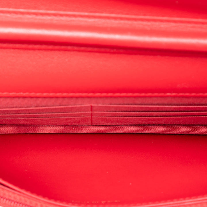 Chanel Caviar CC Filigree Wallet on Chain