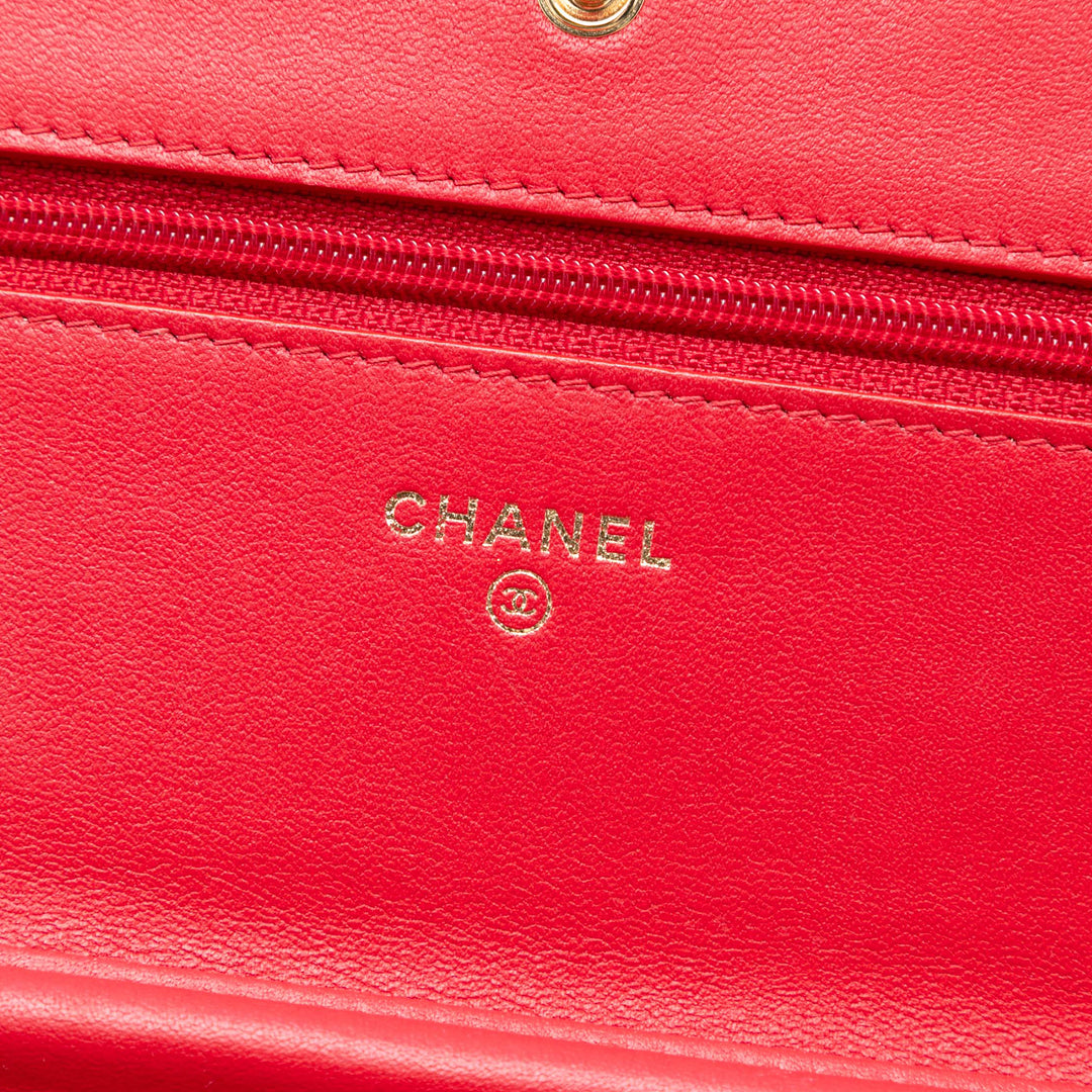 Chanel Caviar CC Filigree Wallet on Chain