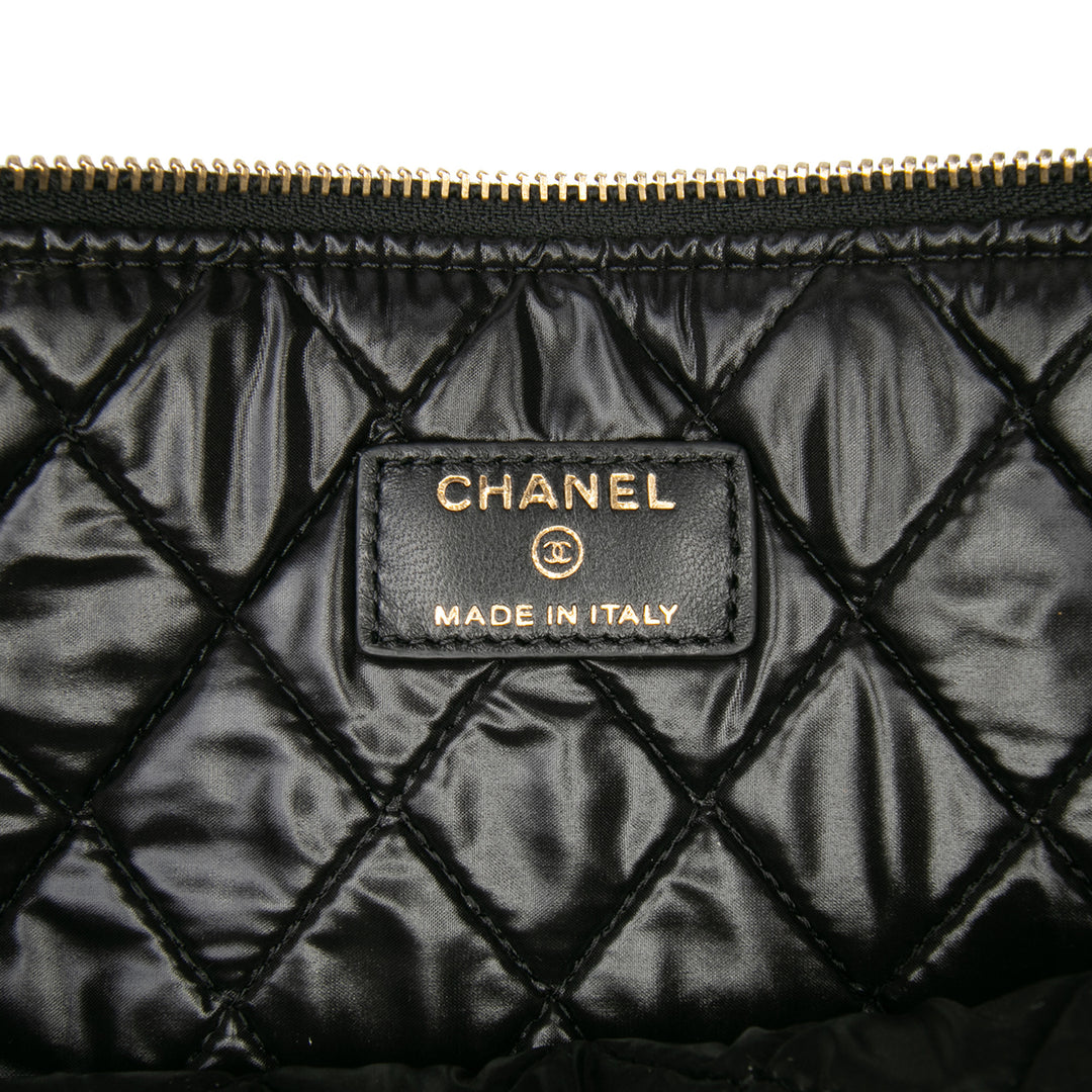 Large Quilted Lambskin Camellia O Case Clutch Black - Gaby Paris