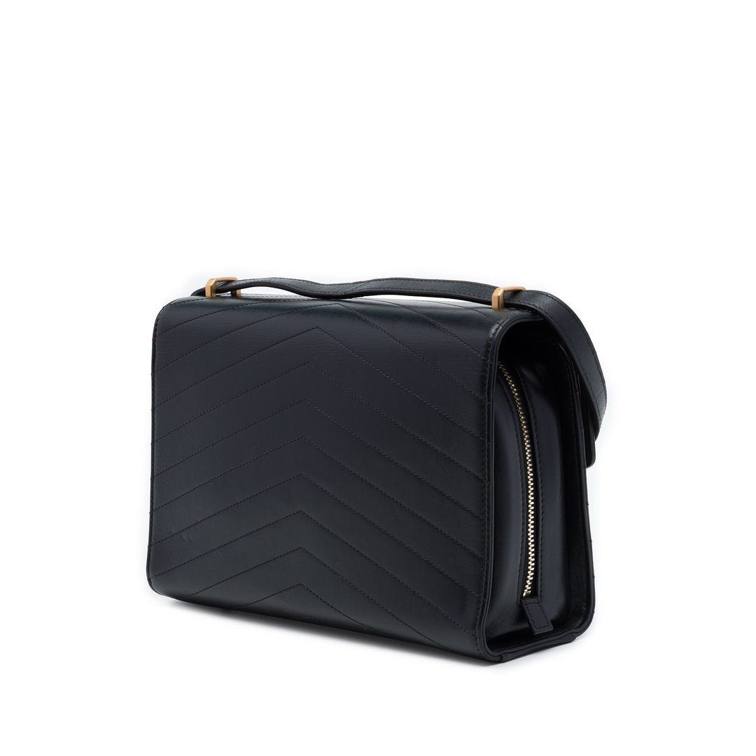 CC Chevron Medal à rabat Cuir de veau Noir