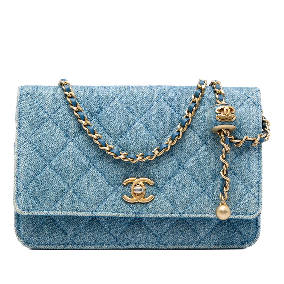 Chanel CC Matelassé Perle Crush Wallet on Chain Jean Bleu – vue principale – GABY PARIS