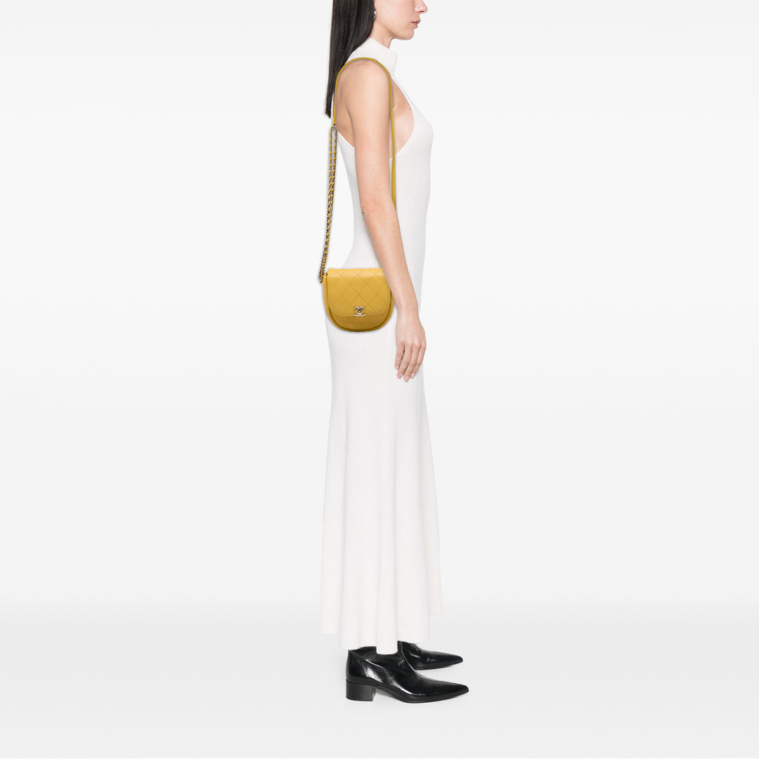 Chanel Surpiqué Casual Trip à rabat Cuir de chèvre Jaune – vue 6 – GABY PARIS