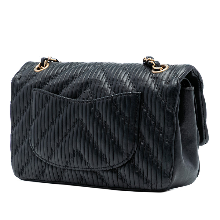 Chanel Medium Classic Chevron Cuir de veau Pleated Double rabat