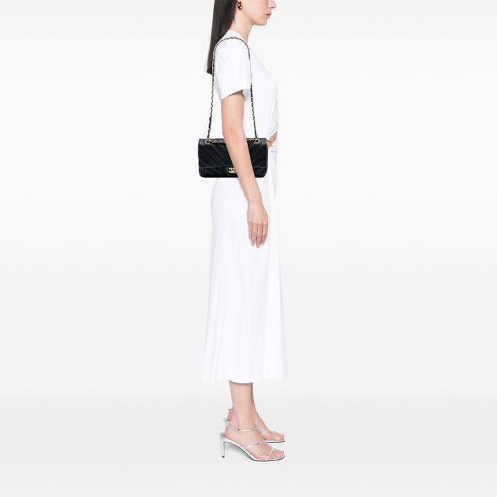 Chanel Medium Classic Chevron Cuir de veau Pleated Double rabat