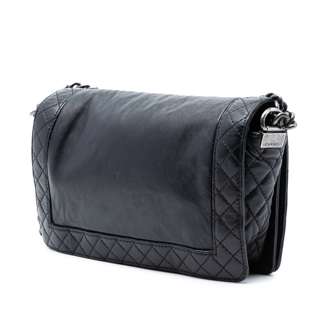 Chanel Boy Reverso à rabat Moyen Cuir de veau