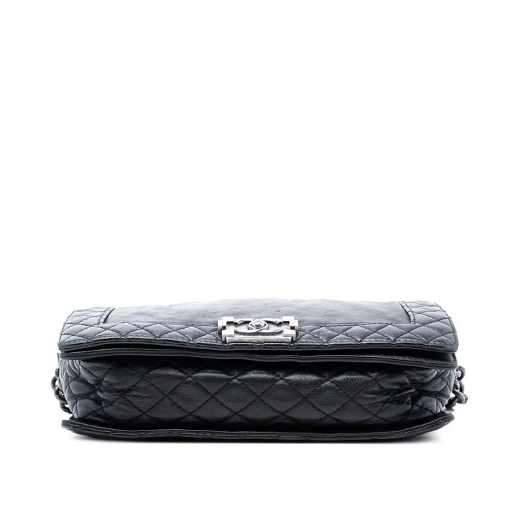 Chanel Boy Reverso à rabat Moyen Cuir de veau