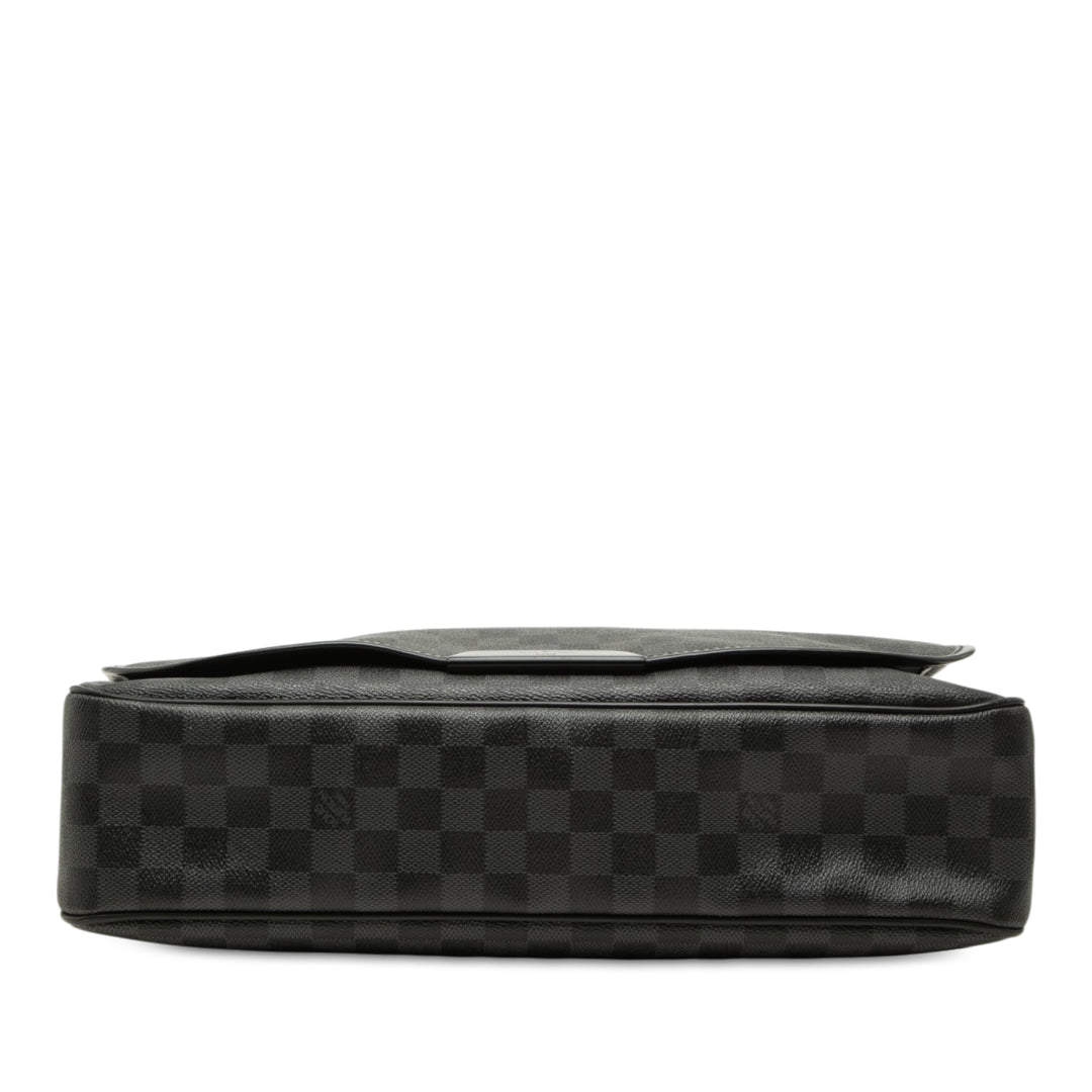 Louis Vuitton Daniel GM Damier Graphite Noir – vue 3 – GABY PARIS