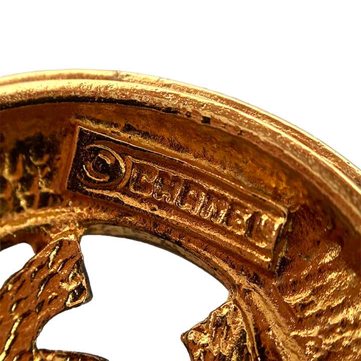 Chanel CC plaqué Medallion Sunburst Pendant Collier Doré – vue 4 – GABY PARIS
