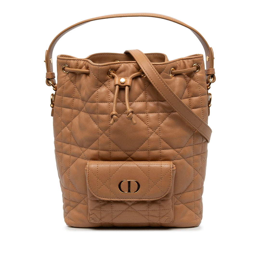 Dior Macrocannage Caro Sac seau Petit Cuir d'agneau Marron – vue principale – GABY PARIS