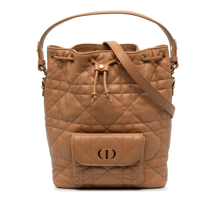 Dior Macrocannage Caro Sac seau Petit Cuir d'agneau Marron – vue principale – GABY PARIS