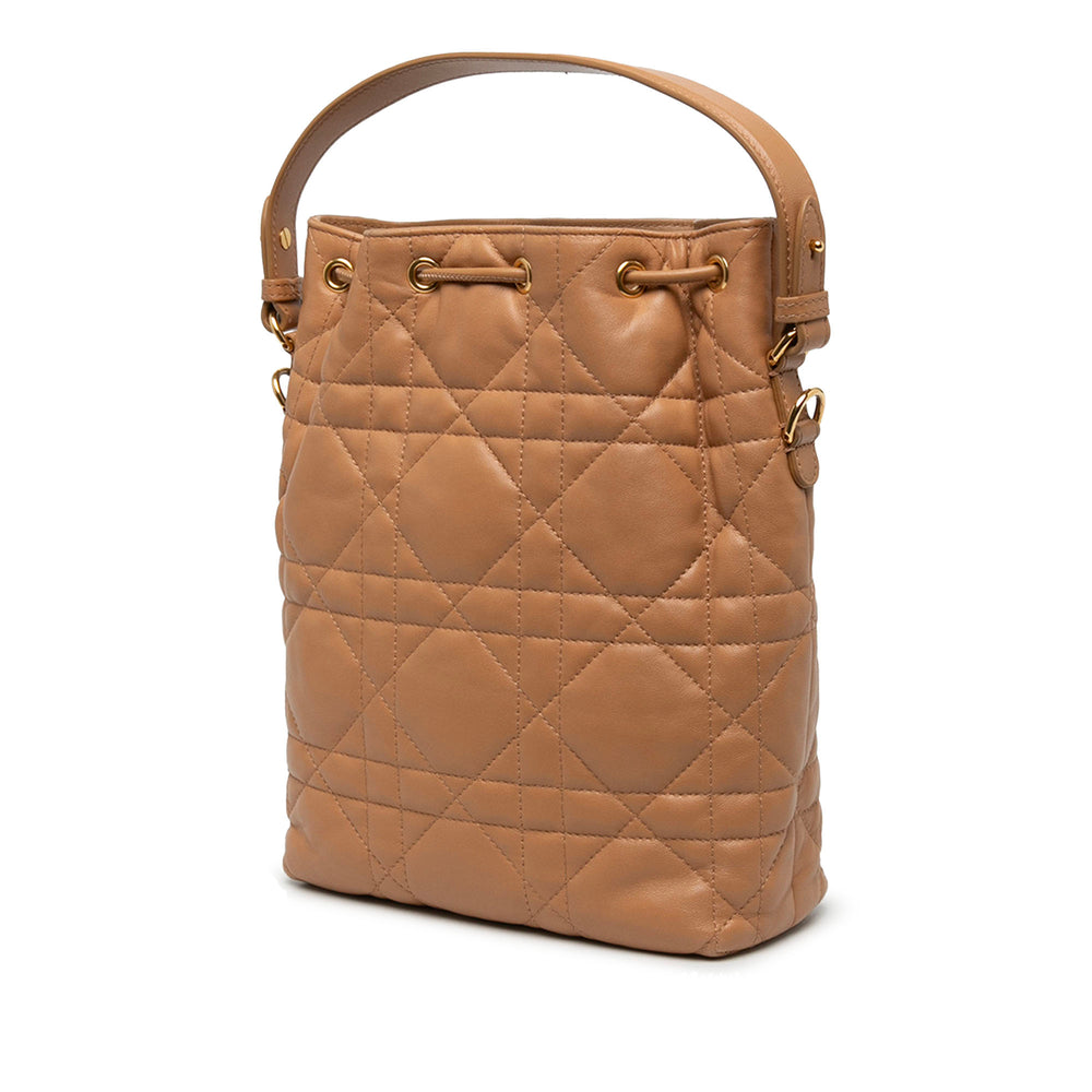 Dior Macrocannage Caro Sac seau Petit Cuir d'agneau Marron – vue 2 – GABY PARIS