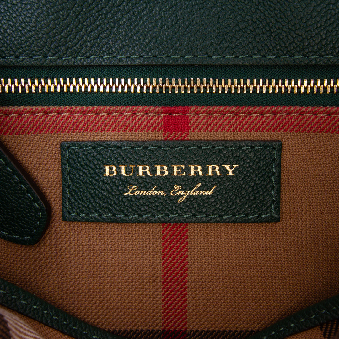 Burberry grainé Buckle Cabas Petit Cuir de veau grainé Vert – vue 5 – GABY PARIS