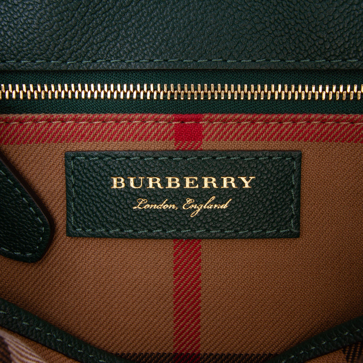 Burberry grainé Buckle Cabas Petit Cuir de veau grainé Vert – vue 5 – GABY PARIS