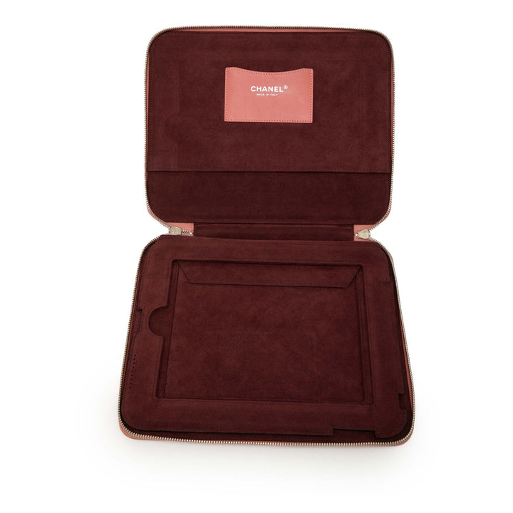 Chanel embossé Cuir d’agneau Lucky Symbols iPad Étui