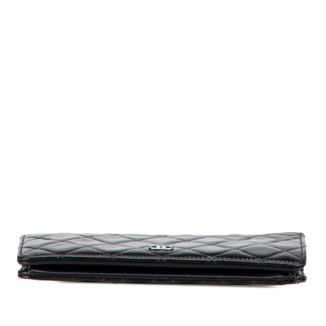 Chanel CC Quilted Cuir verni L Yen Bifold Wallet Noir