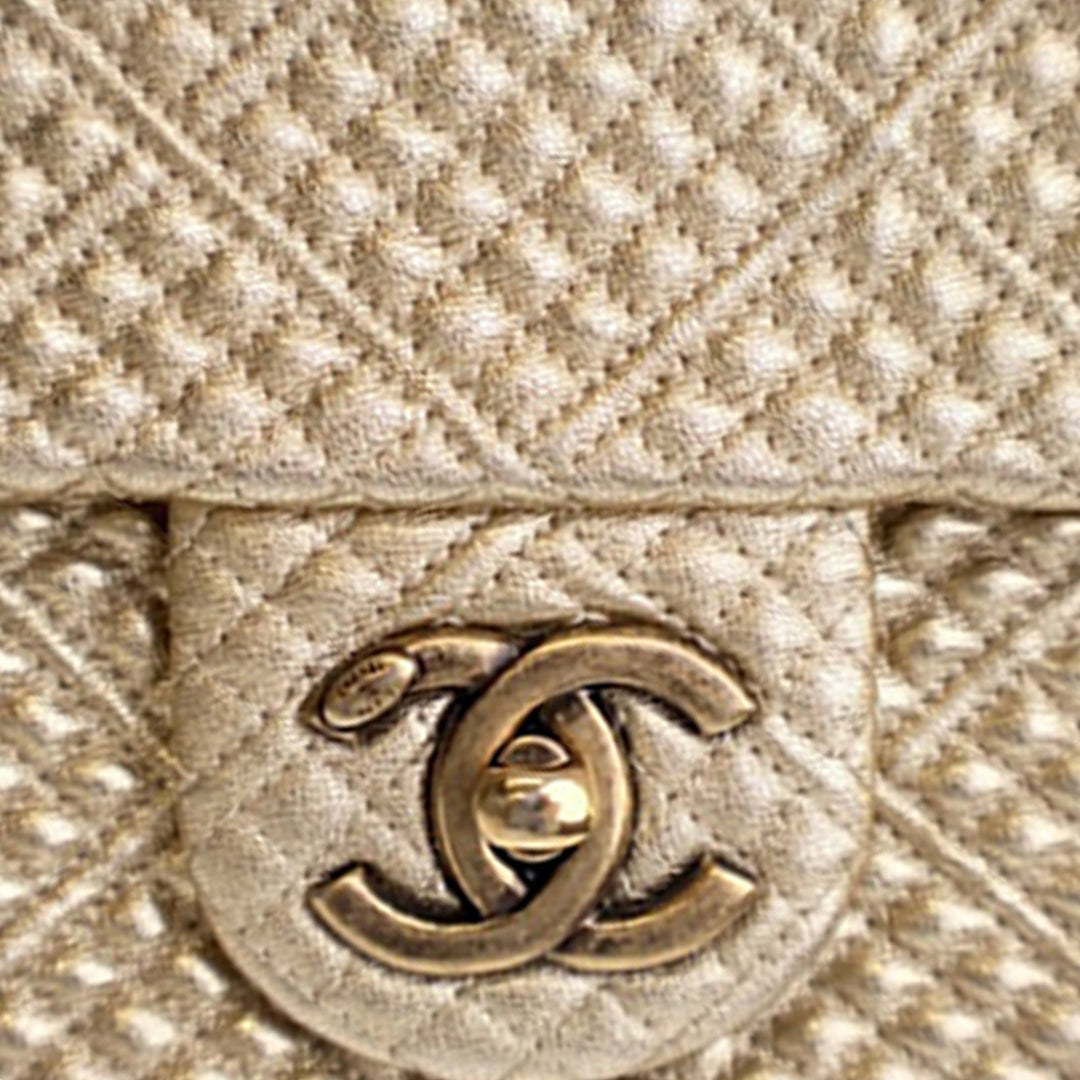 Chanel Small Micro Matelassé Metallic Cuir d'agneau Coin à rabat