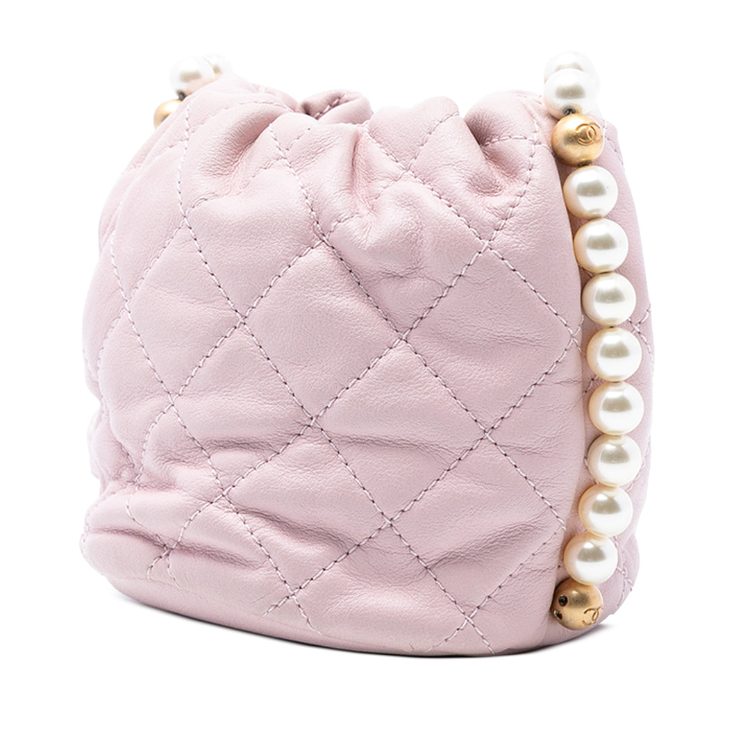 Chanel Mini Matelassé Cuir de veau About Perles Drawstring Bucket Bag