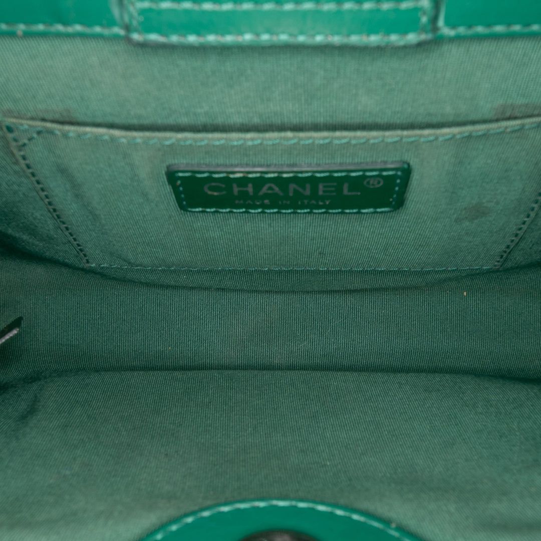 Chanel CC Matelassé froissé Cuir de veau Front Pocket Sac porté croisé