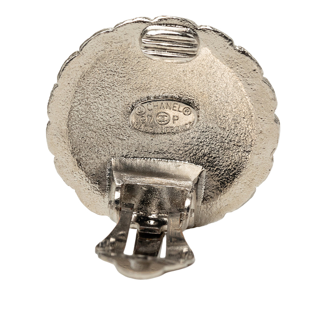 Chanel CC Brass Rond À clip Boucles d'oreilles Argenté – vue 3 – GABY PARIS