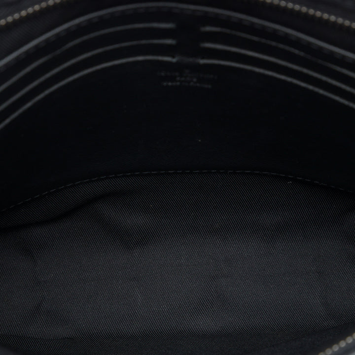 Pochette Voyage MM Monogram Eclipse Noir