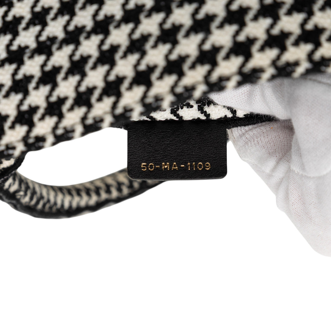 Dior Medium Toile Houndstooth brodé Book Cabas