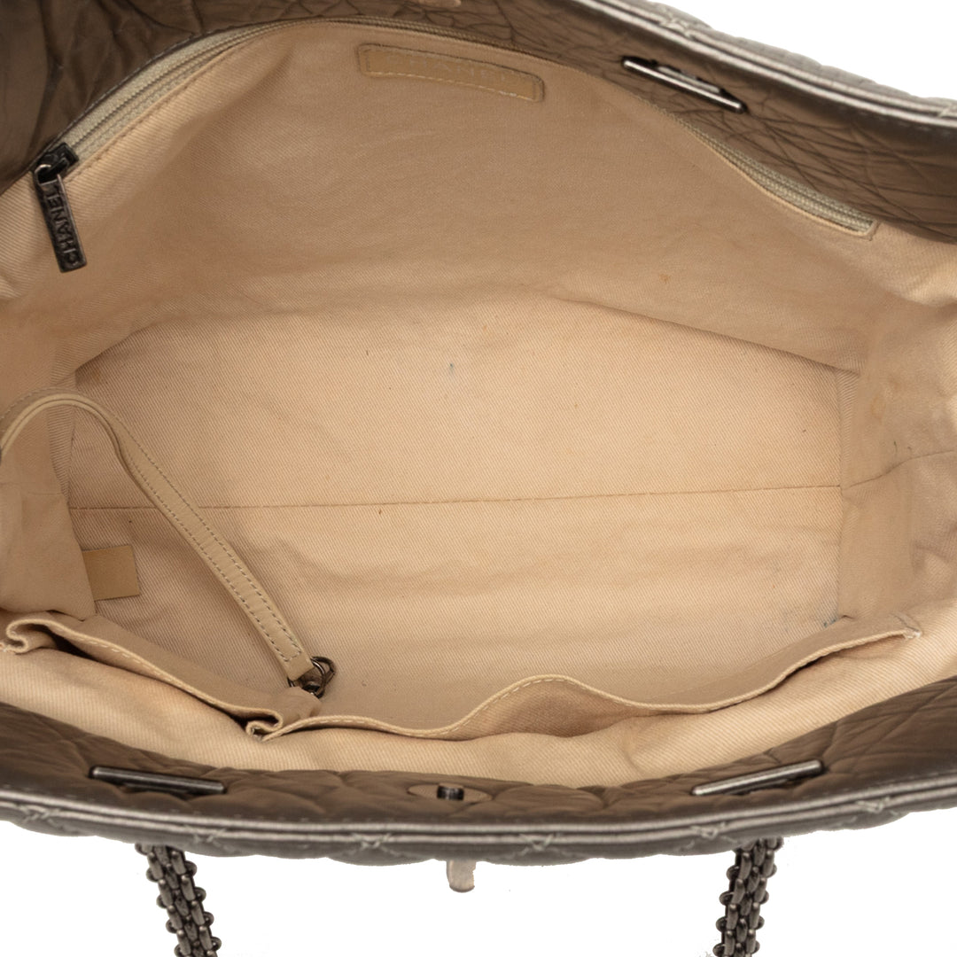 Chanel Matelassé Metallic vieilli Cuir de veau Reissue 2.55 Cabas