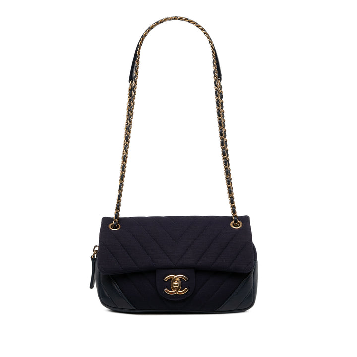 Chanel Sac bandoulière CC Chevron Jersey à rabat Bleu – vue principale – GABY PARIS