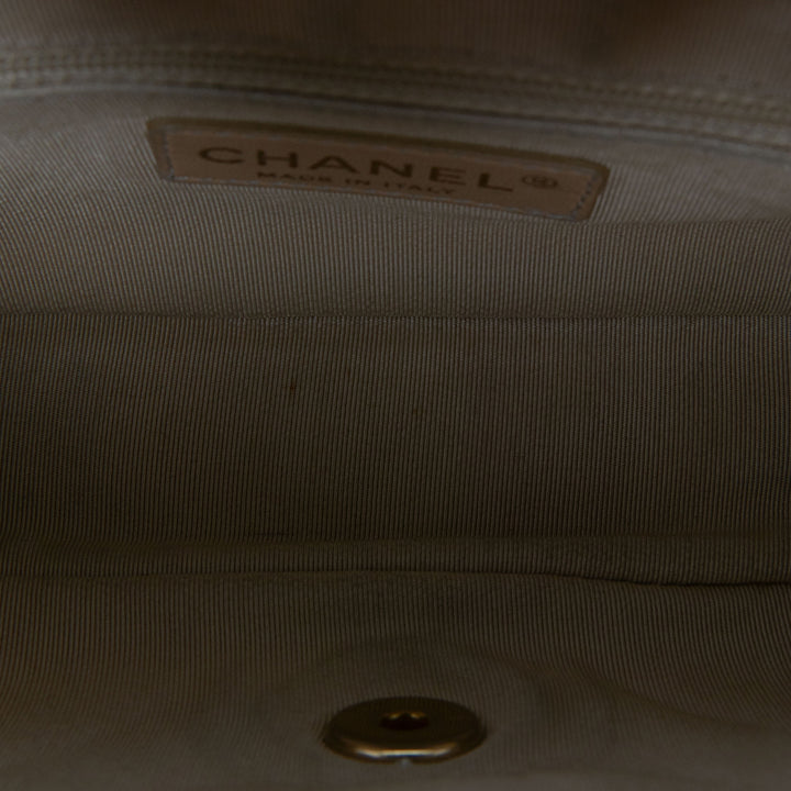 Chanel Sac bandoulière CC Chevron Jersey à rabat Bleu – vue 4 – GABY PARIS