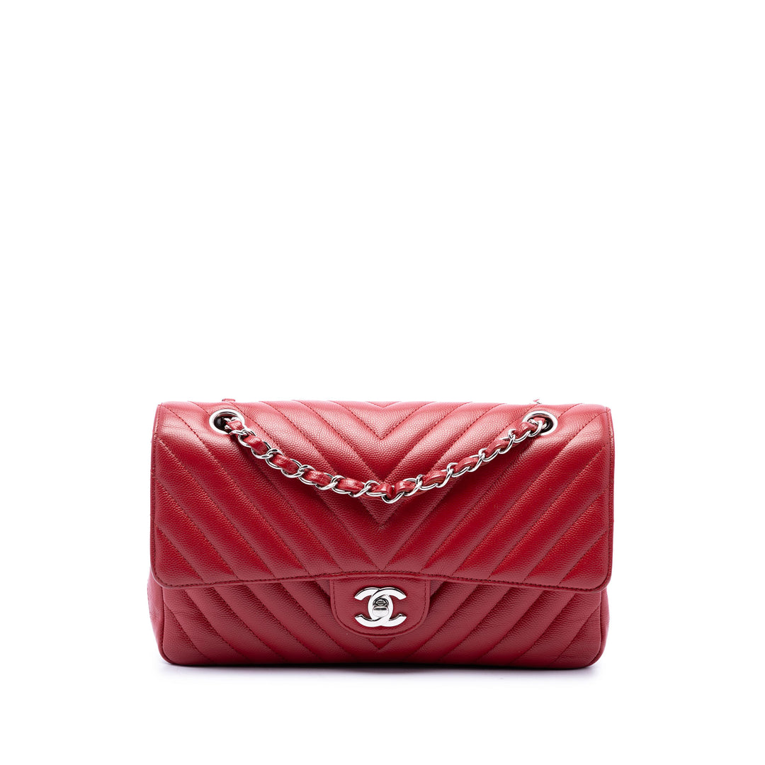 Chanel Sac porté épaule Classic Chevron Double rabat Moyen Cuir caviar Rouge – vue principale – GABY PARIS