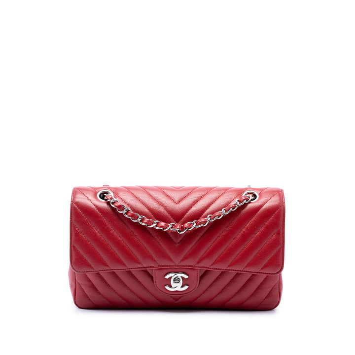 Chanel Sac porté épaule Classic Chevron Double rabat Moyen Cuir caviar Rouge – vue principale – GABY PARIS