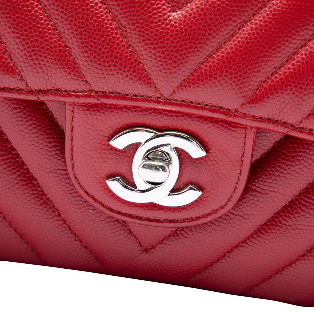 Chanel Sac porté épaule Classic Chevron Double rabat Moyen Cuir caviar Rouge – vue 5 – GABY PARIS