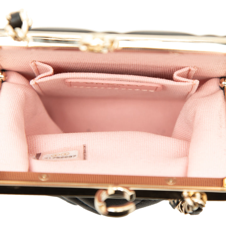 Chanel CC Matelassé Acrylic et Cuir d’agneau Evening Pochette avec chaîne
