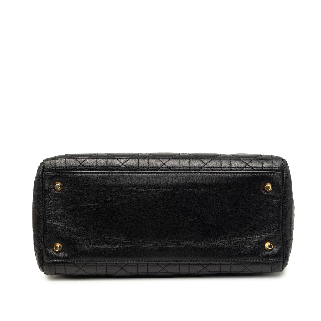 Lady Dior Cannage Moyen Cuir d'agneau Noir